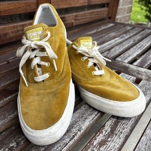 Corduroy Keds sneakers women’s size 10 mustard yellow super cute!